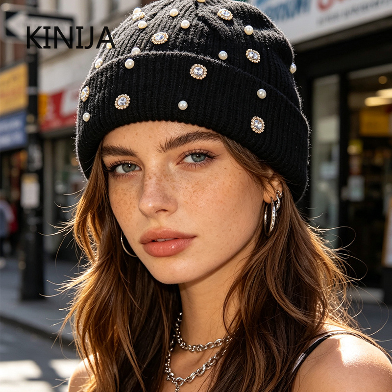 Beanie Cuffed Knit - Zimowa czapka beanie z perłami i